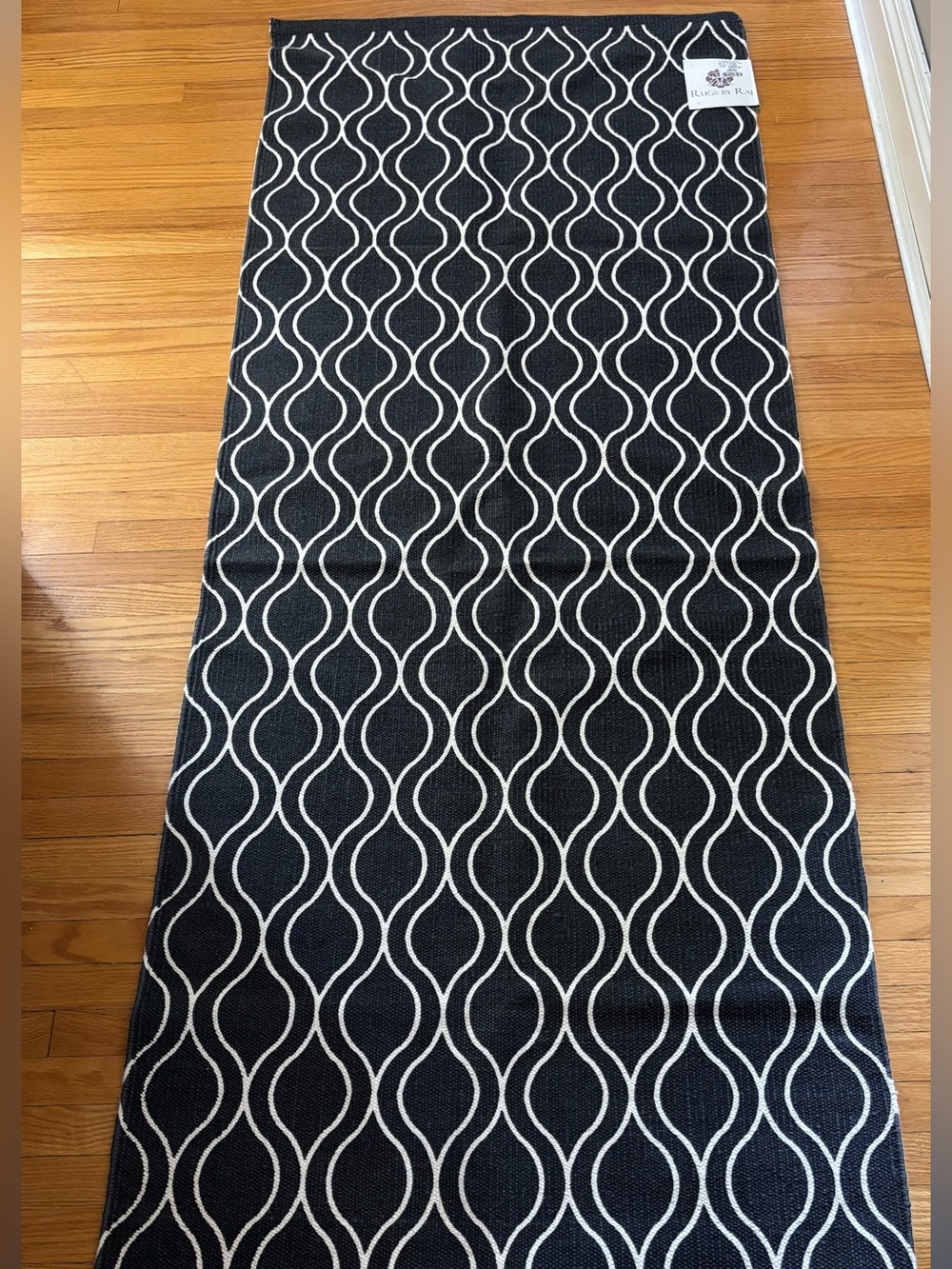 Cotton Runner Rug with White Wave Pattern on Black